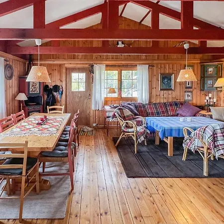 Pet Friendly In With Kitchen *